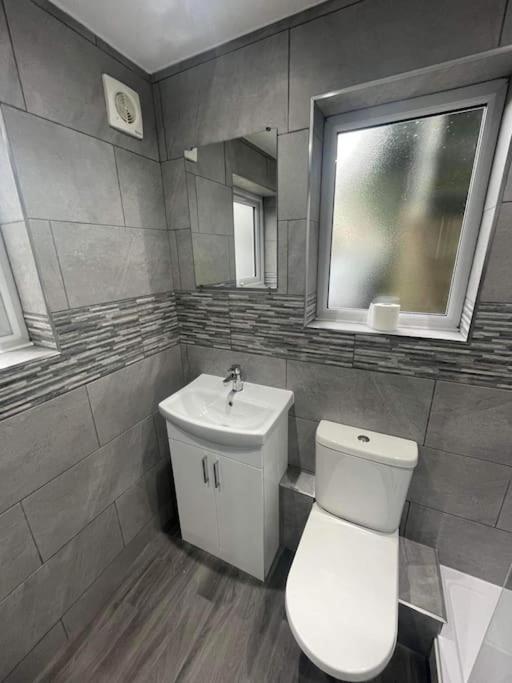 Large 1 Bedroom Flat With Private Parking Plymouth Dış mekan fotoğraf